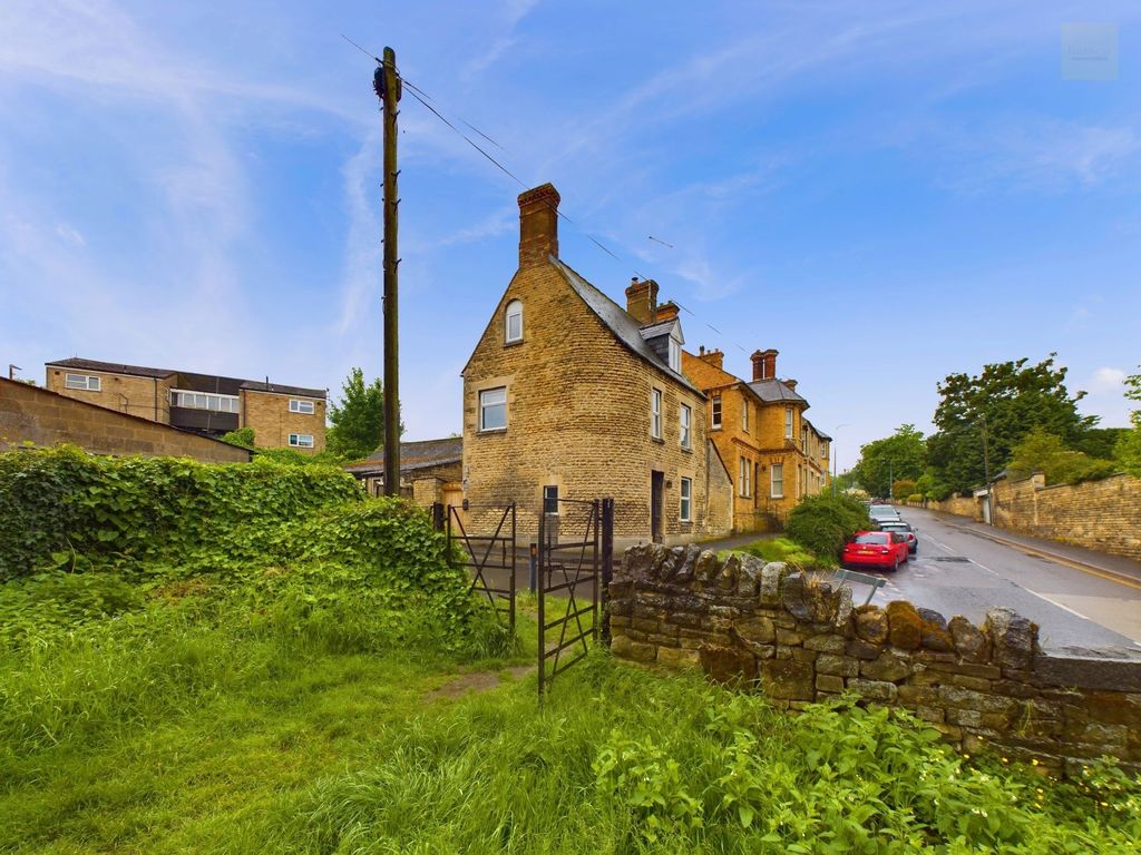 2 bed link detached house for sale in Curve Cottage, Empingham Road