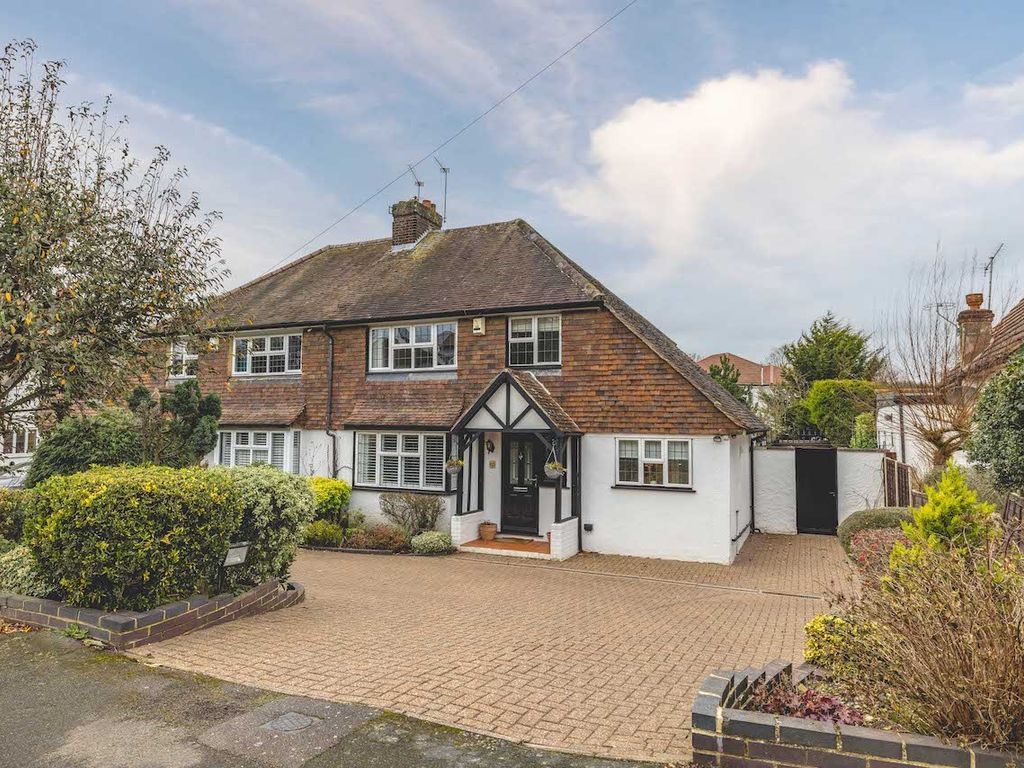 3 bed semidetached house for sale in Syke Ings, Richings Park SL0, £