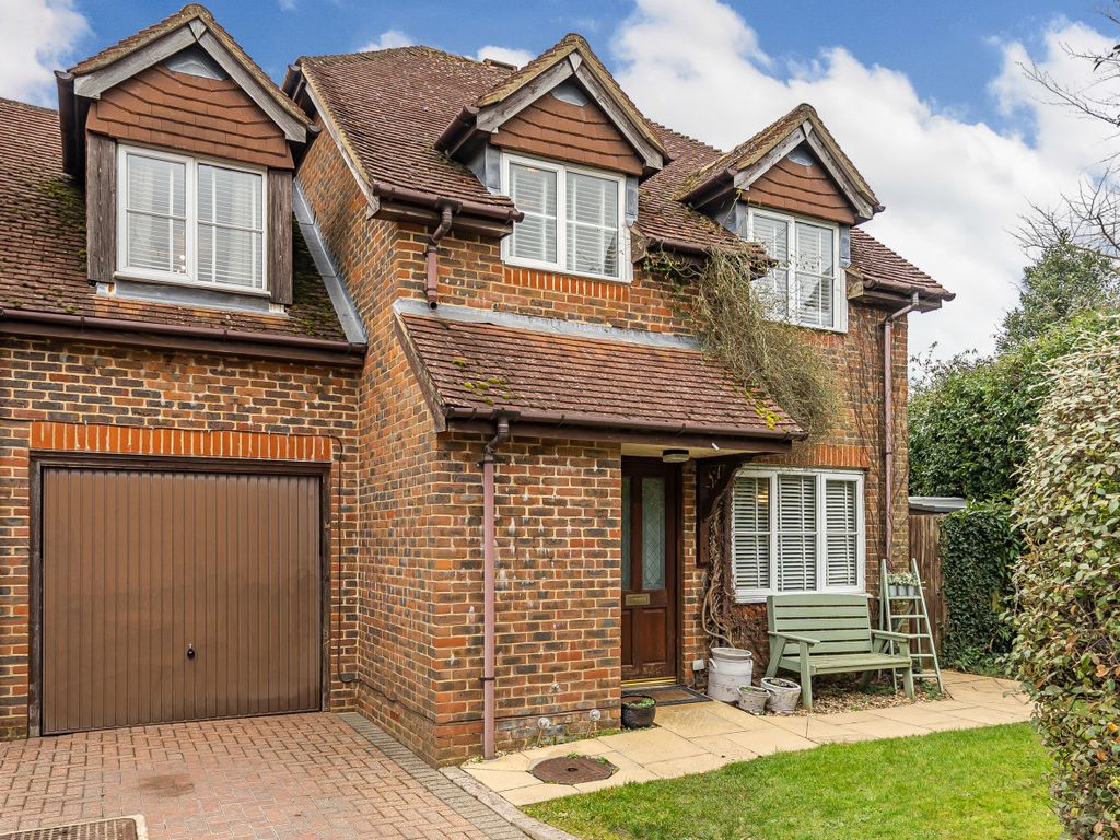 4 bed detached house for sale in Springholm Close, Badshot Lea, Farnham