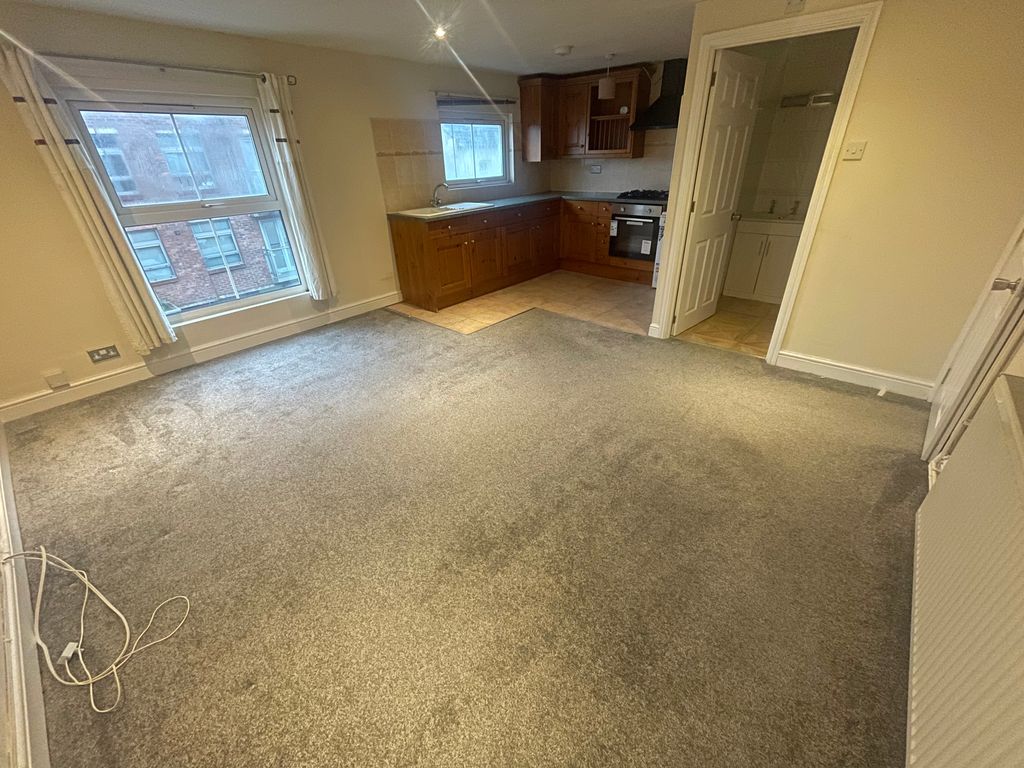 3 bed flat to rent in Hazelwood Road, Northampton NN1, £1,100 pcm Zoopla