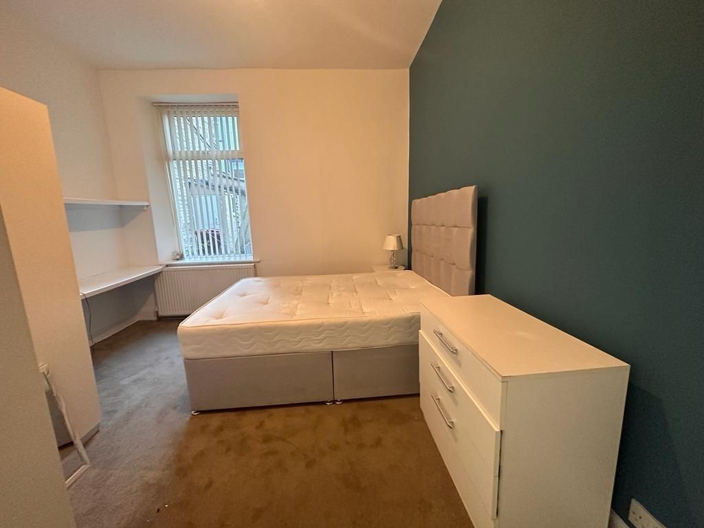 4 bed shared to rent in Manchester Road, Burnley BB11, £