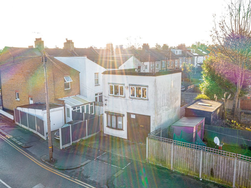 2 bed detached house for sale in Fairfax Drive, WestcliffOnSea SS0