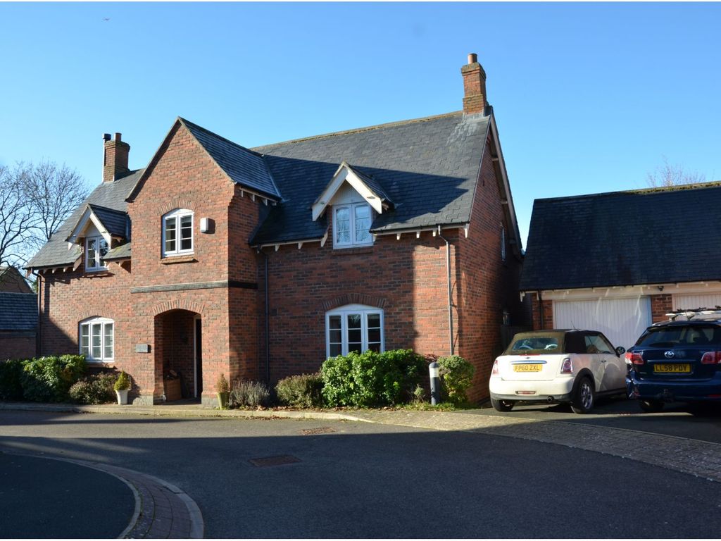 5 bed detached house for sale in Hill Top Close, Market Harborough LE16