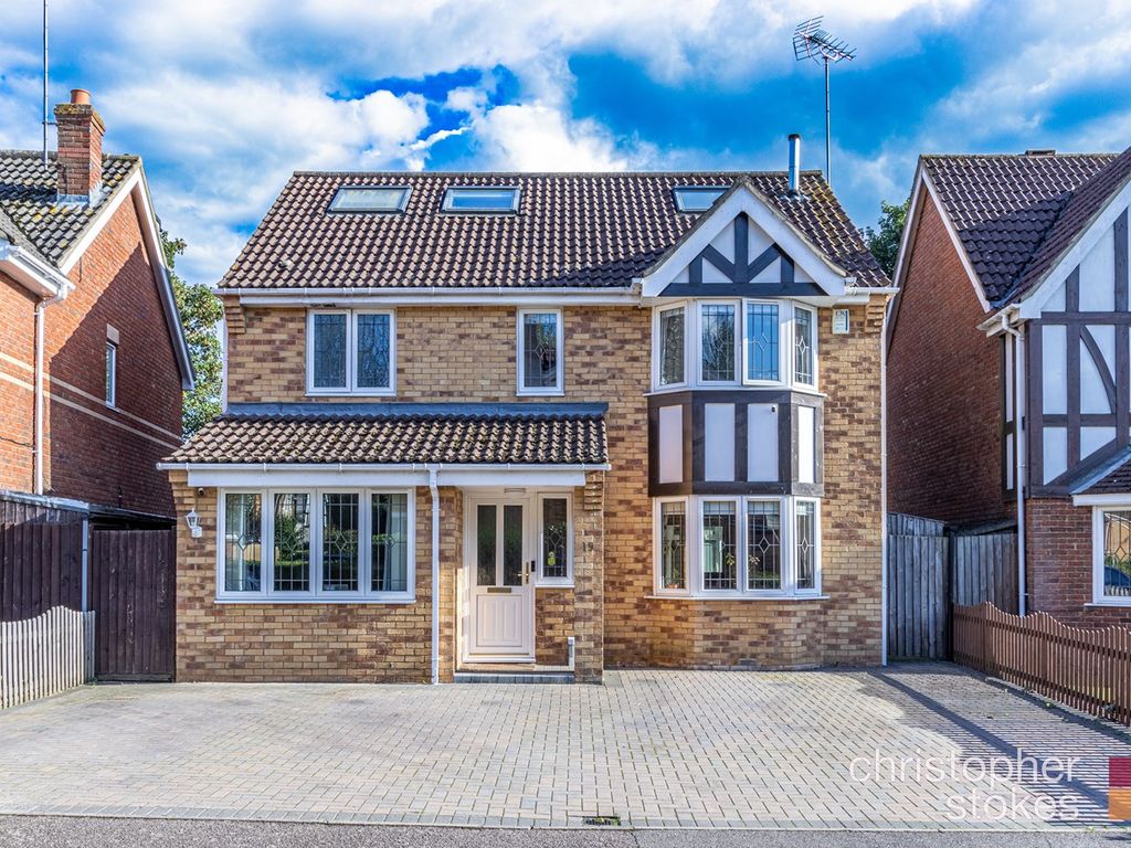 6 bed detached house for sale in Mylne Close, Cheshunt, Waltham Cross