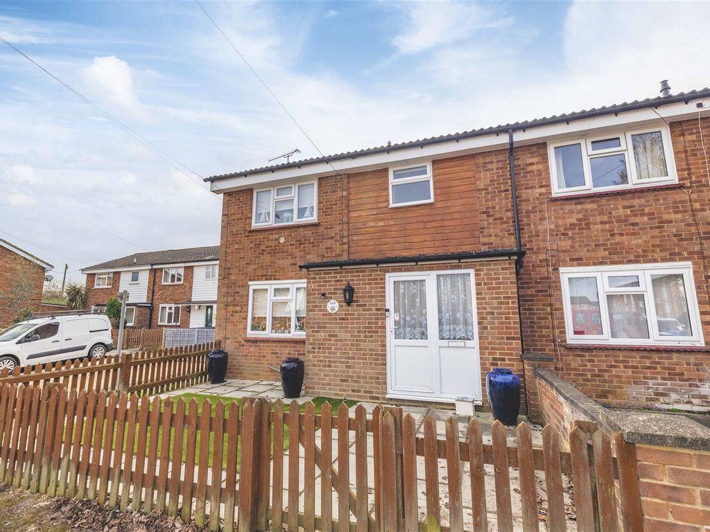 3 bed end terrace house for sale in Trenchard Road, Holyport