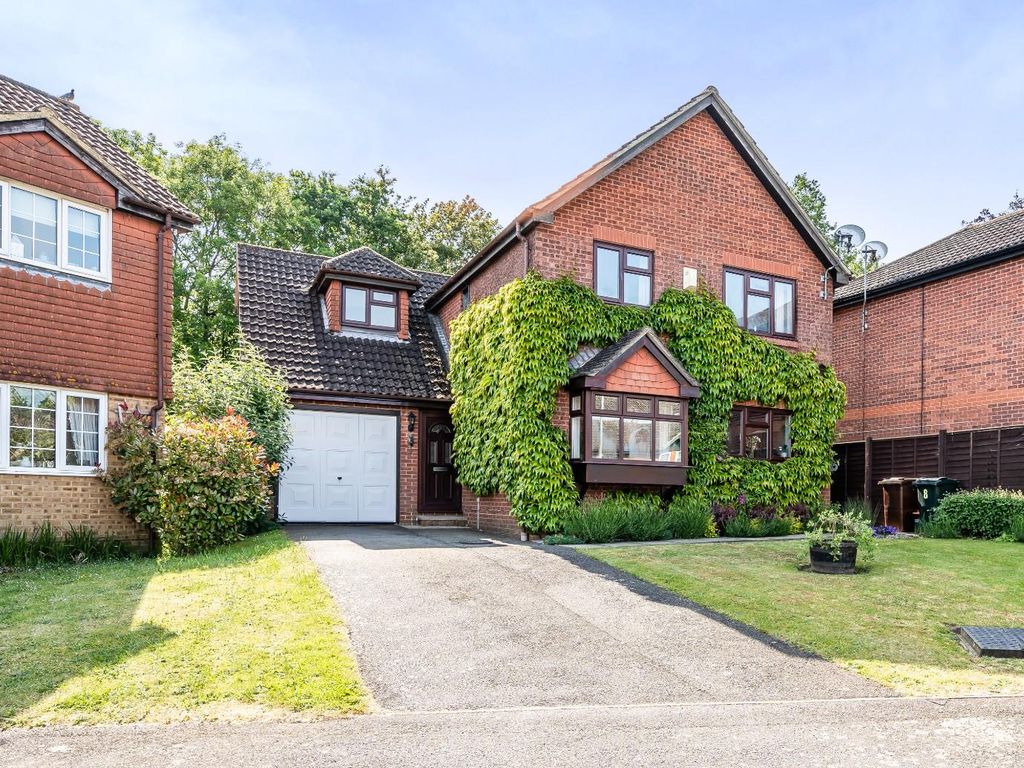 4 bed detached house for sale in Nightingale Close, Sevington TN24 Zoopla