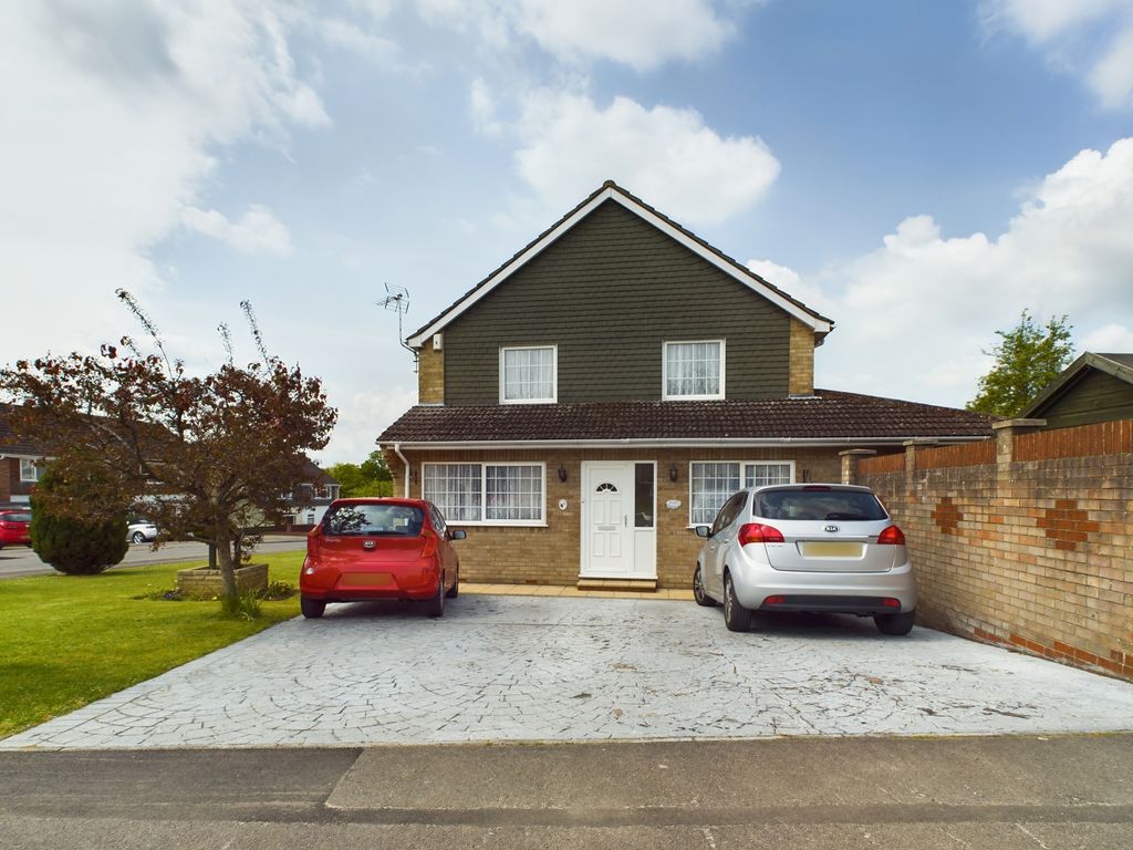 3 bed semidetached house for sale in Curlew Drive, Reading, Tilehurst