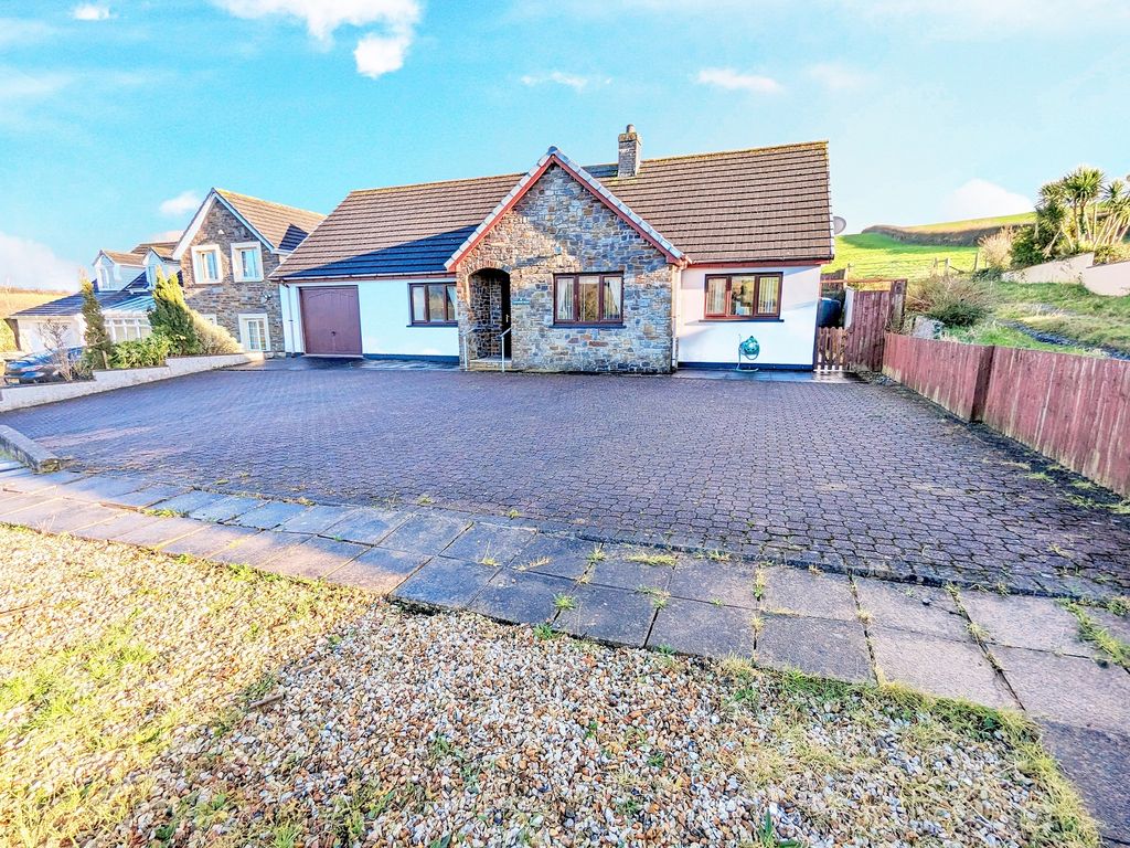 2 bed detached bungalow for sale in Broadway, Laugharne, Carmarthen, Carmarthenshire. SA33, £