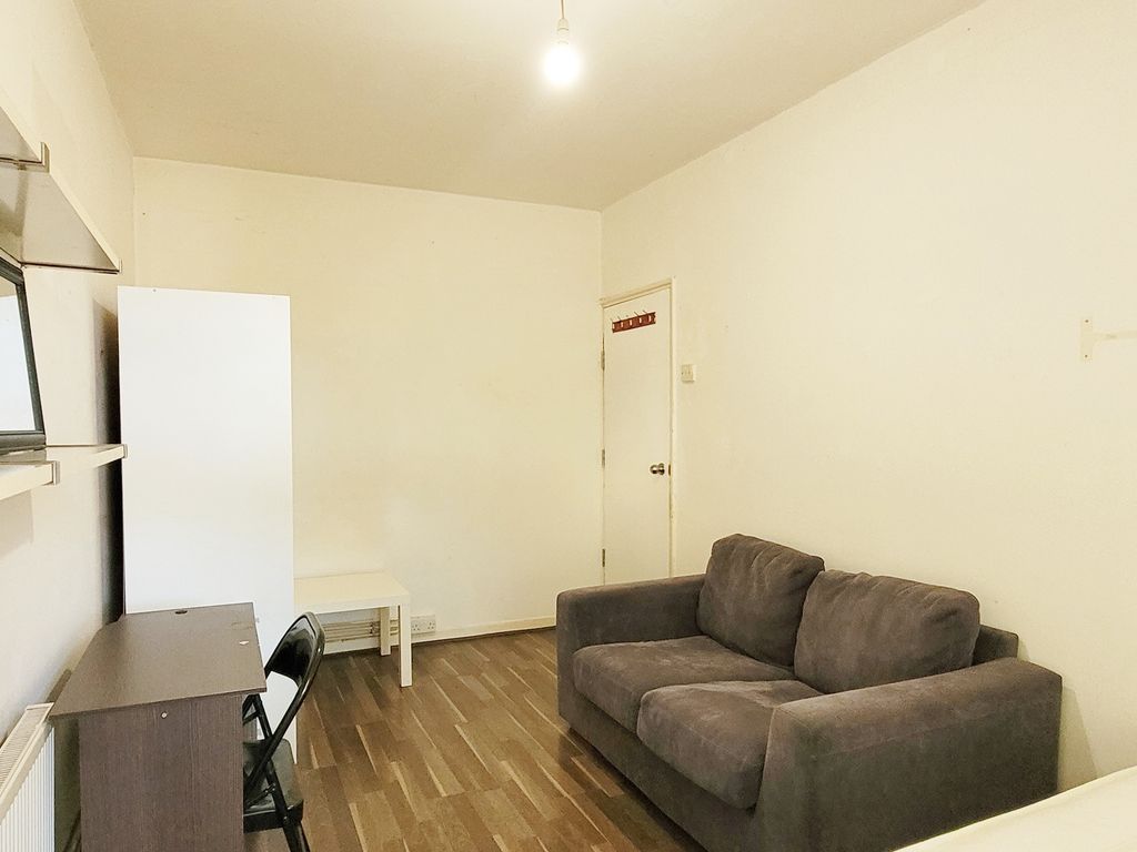 Room to rent in Maitland House, Way, Bethnal Green, London E2
