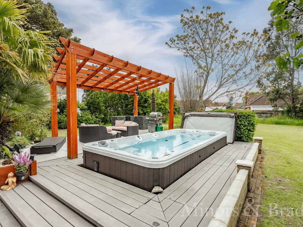 6 bed detached house for sale in West Carr Road, Attleborough NR17 Zoopla