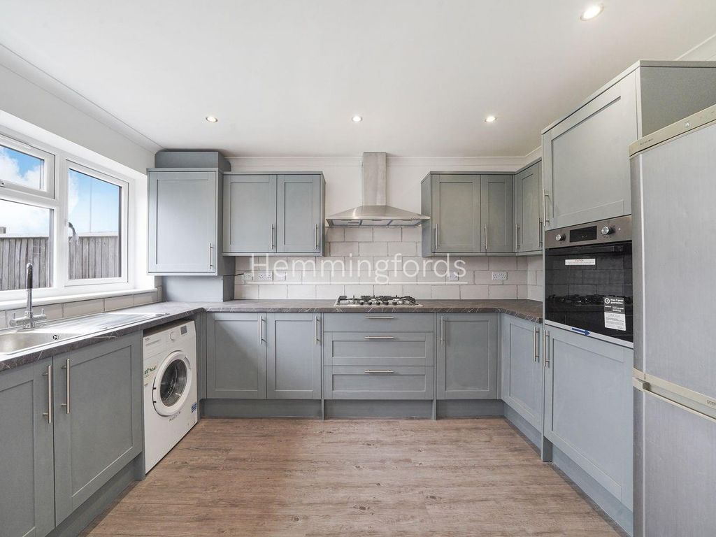 3 bed terraced house to rent in Newhouse Avenue, Chadwell Heath RM6, £