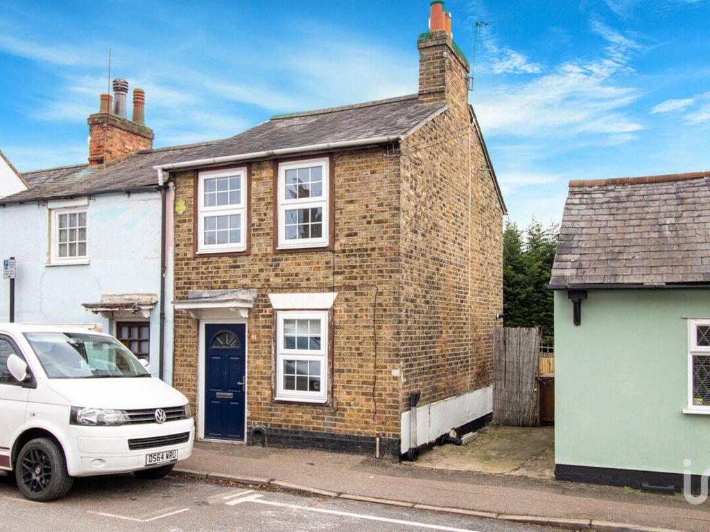 2 bed semidetached house to rent in Apton Road, Stortford