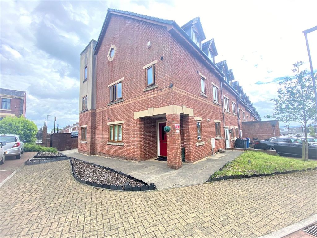 6 bed terraced house for sale in Leamington Road, Blackburn BB2 Zoopla