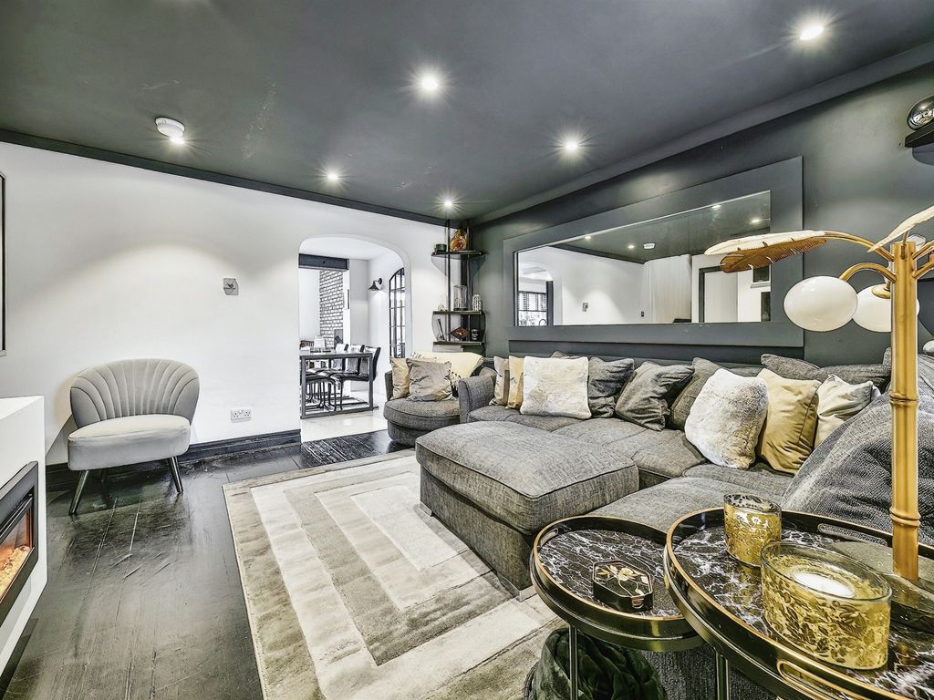 4 bed detached house for sale in Eisenhower Road, Meppershall, Shefford