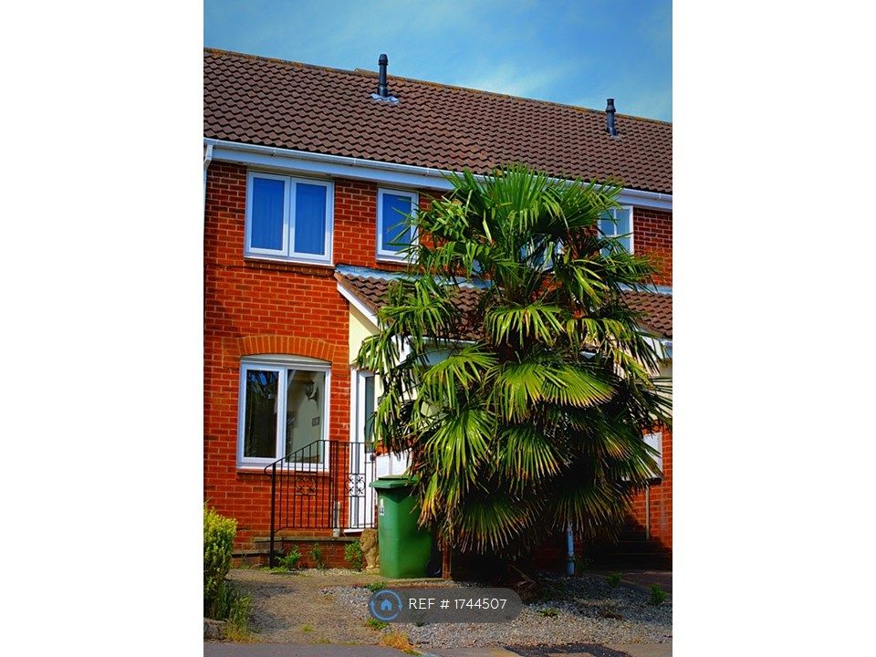 2 bed semidetached house to rent in St. Thomas Close, Fareham PO16