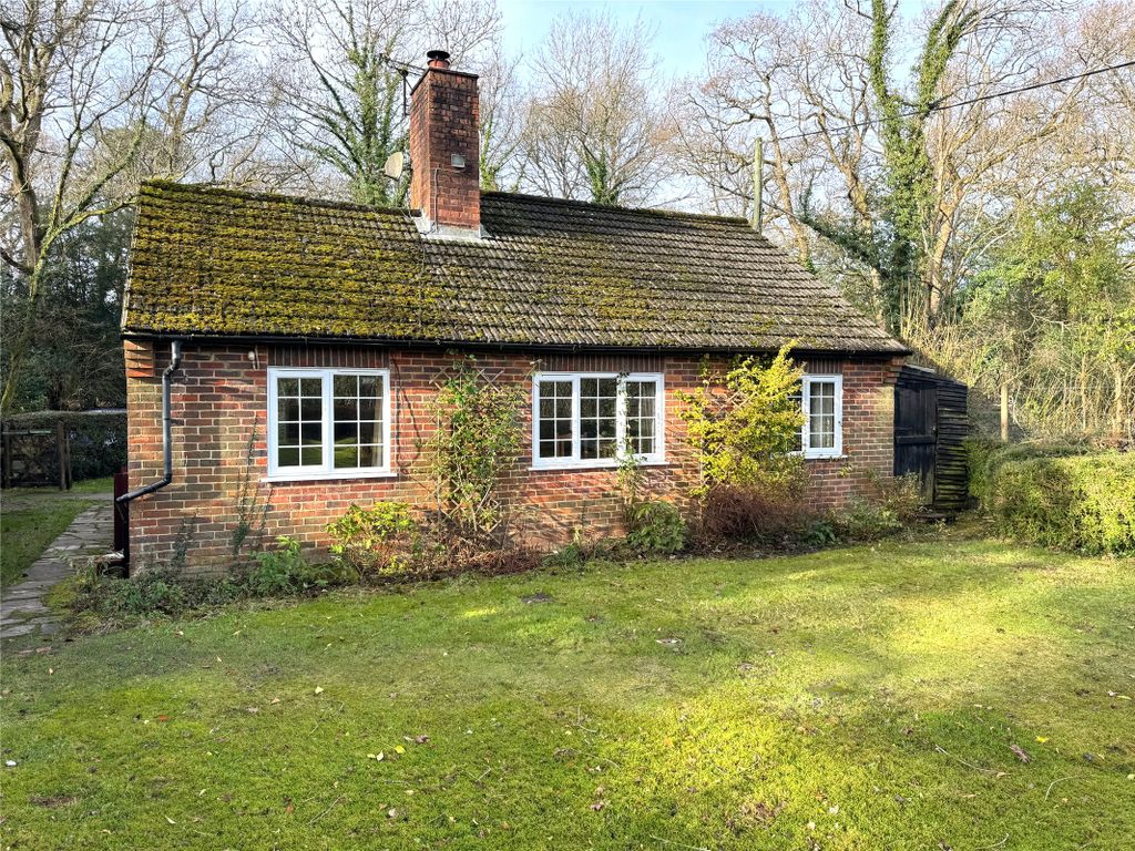 2 bed bungalow to rent in Blackbrook Road, Dorking, Surrey RH5, £1,450 pcm Zoopla