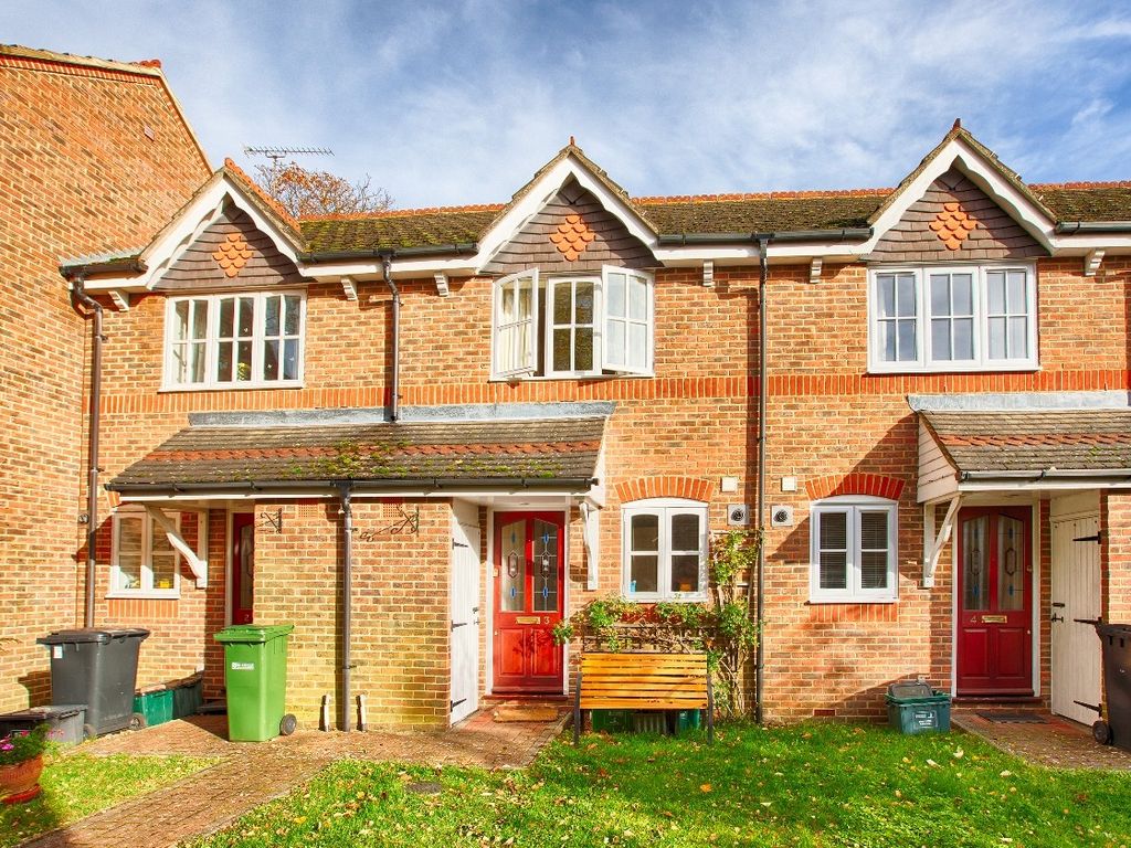2 bed detached house to rent in Betjeman Close, Cowper Road, Harpenden