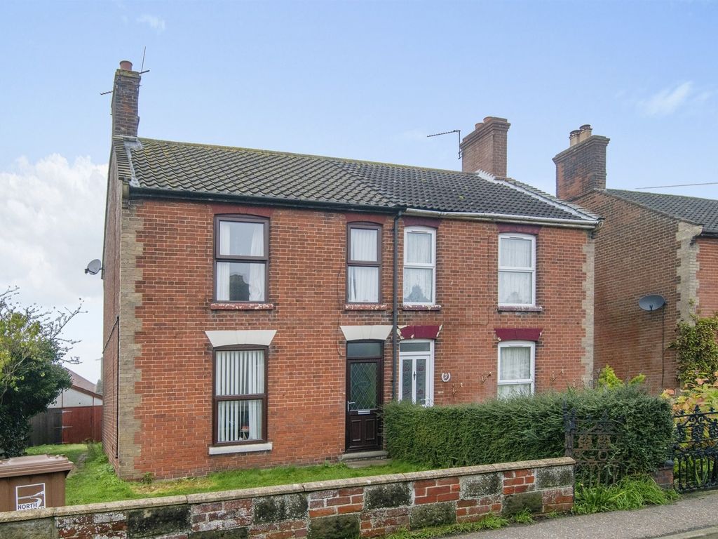 3 bed semidetached house for sale in St. Johns Road, Stalham, Norwich