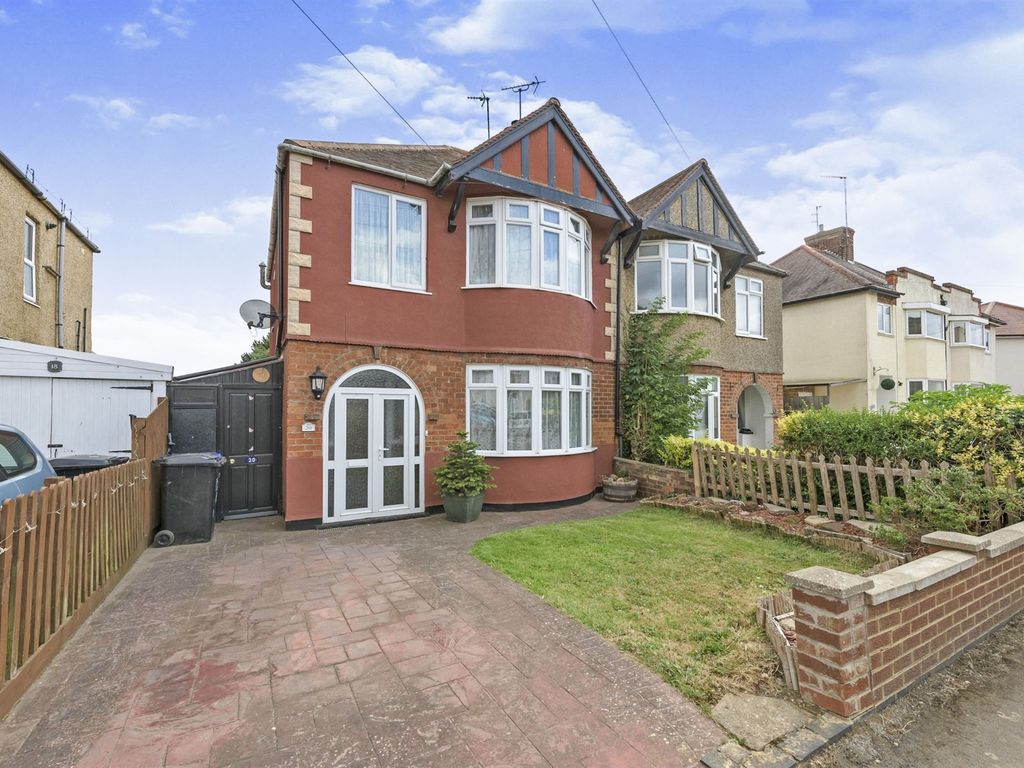 3 bed semidetached house for sale in Whitehills Way, Kingsthorpe