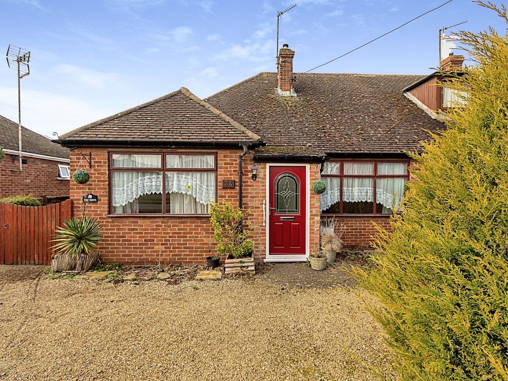 3 bed semidetached bungalow for sale in Harwell Road, Sutton Courtenay