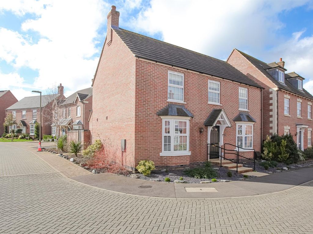 4 bed detached house for sale in Bullers Street, Banbury OX16, £440,000