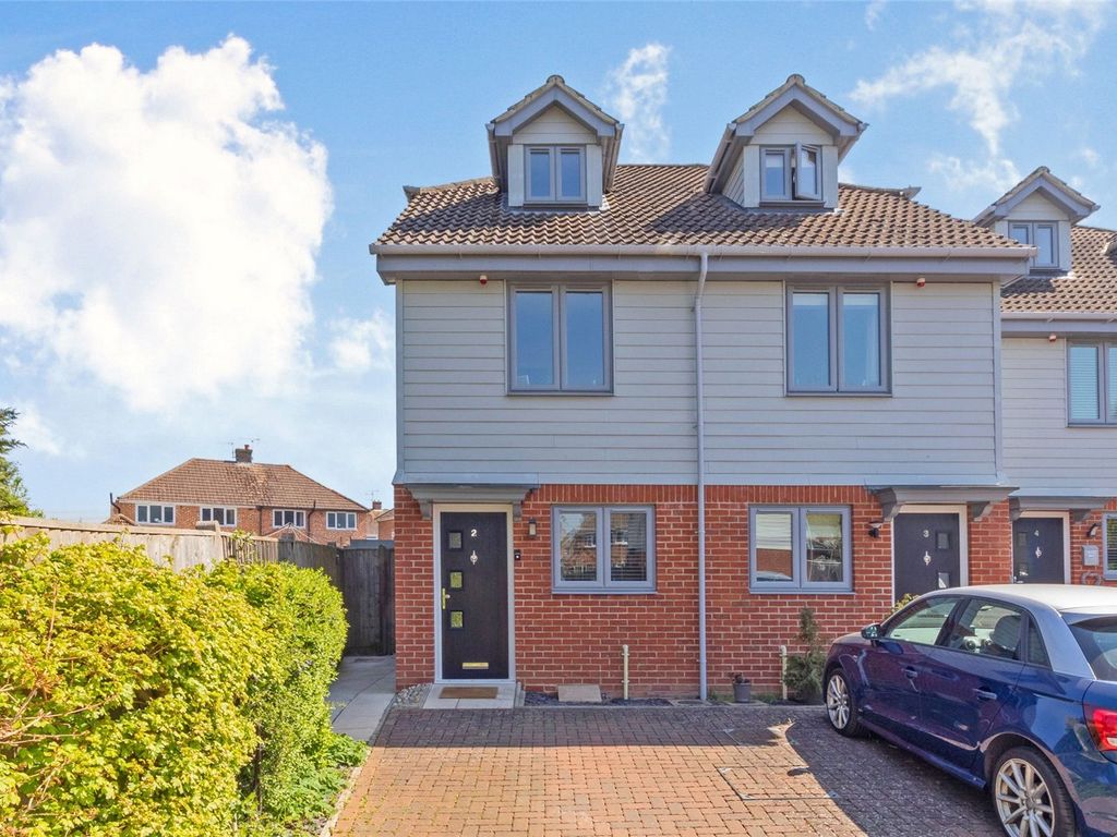3 bed semidetached house for sale in Fir Tree Court, Coxheath
