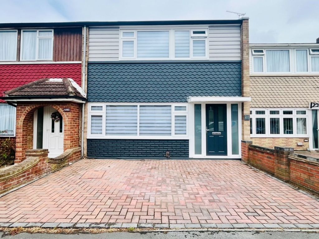 3 bed terraced house for sale in Great Knightleys, Basildon SS15, £