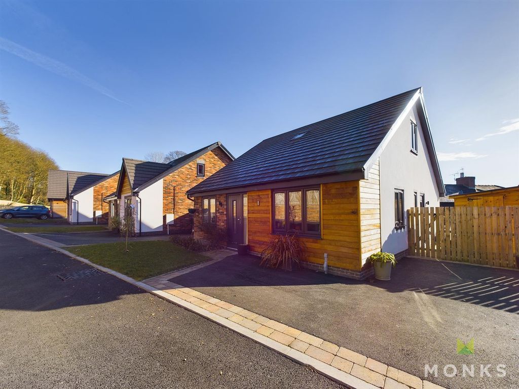 4 bed detached house for sale in Varley Rise, Oswestry, Shropshire SY11