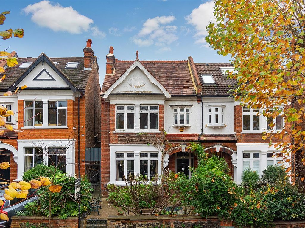 Ravensbourne Gardens, London W13  