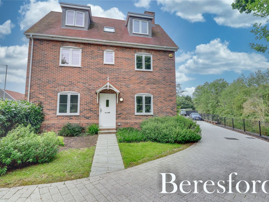 4 bed detached house for sale in River Court, Mountnessing CM15, £