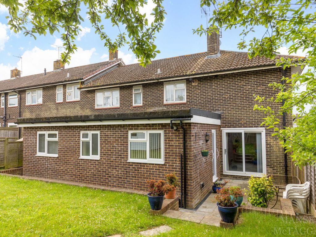 2 bed for sale in Medway Road, Crawley RH11, £275,000 Zoopla