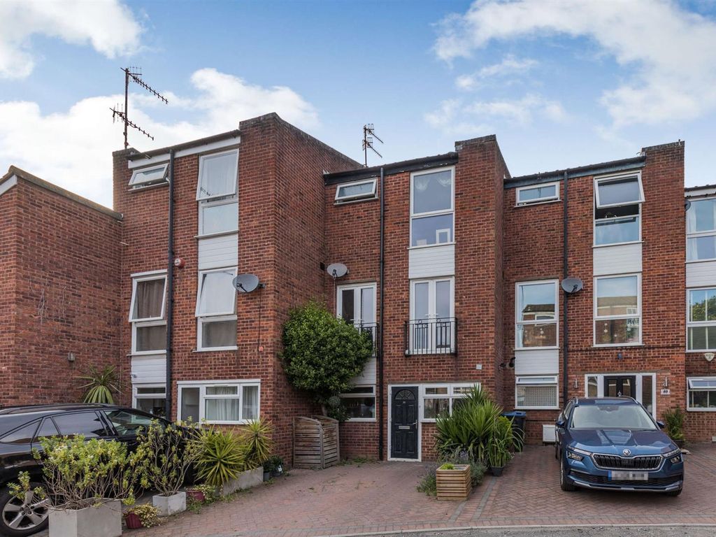 4 bed terraced house for sale in Kingston Hill, Kingston Upon Thames