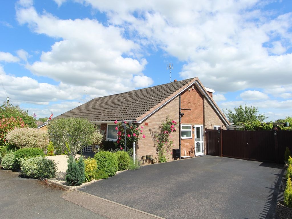 3 bed chalet for sale in Meriton Road, Lutterworth LE17, £325,000 Zoopla