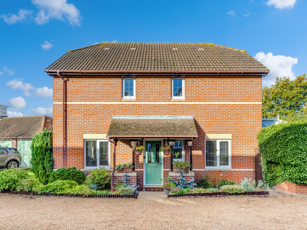 4 bed detached house for sale in Randolph Road, Bromley BR2, £800,000