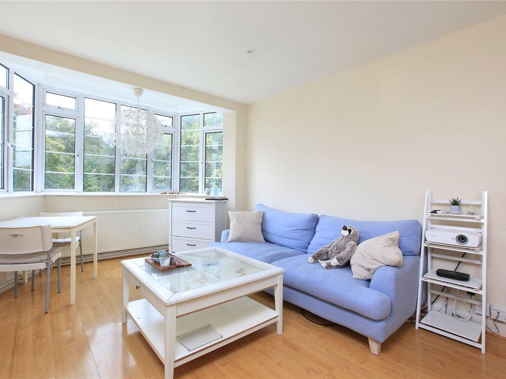 2 bed flat to rent in Spencer Park Court, Spencer Park, Battersea