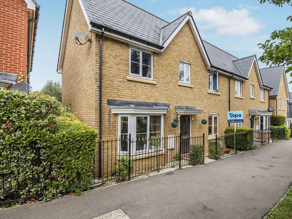 3 bed semidetached house for sale in Primrose Avenue, Sittingbourne