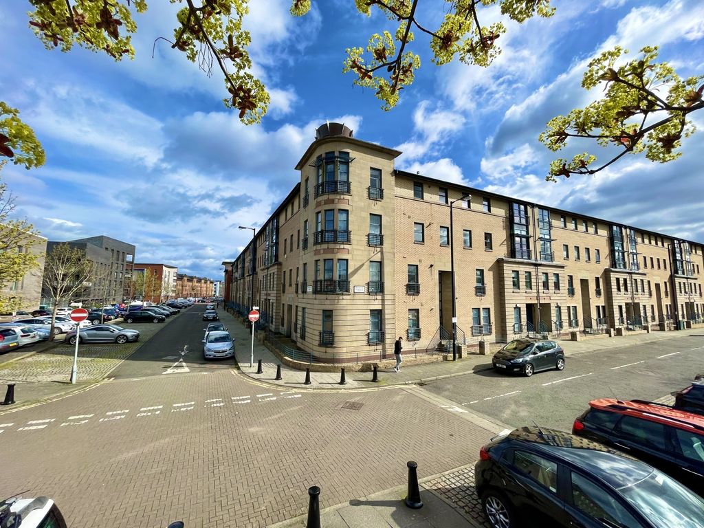 2/1, 7 Thistle Terrace, Glasgow G5  
