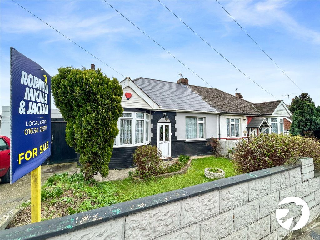 2 bed bungalow for sale in Cuxton Road, Rochester, Kent ME2, £300,000 Zoopla