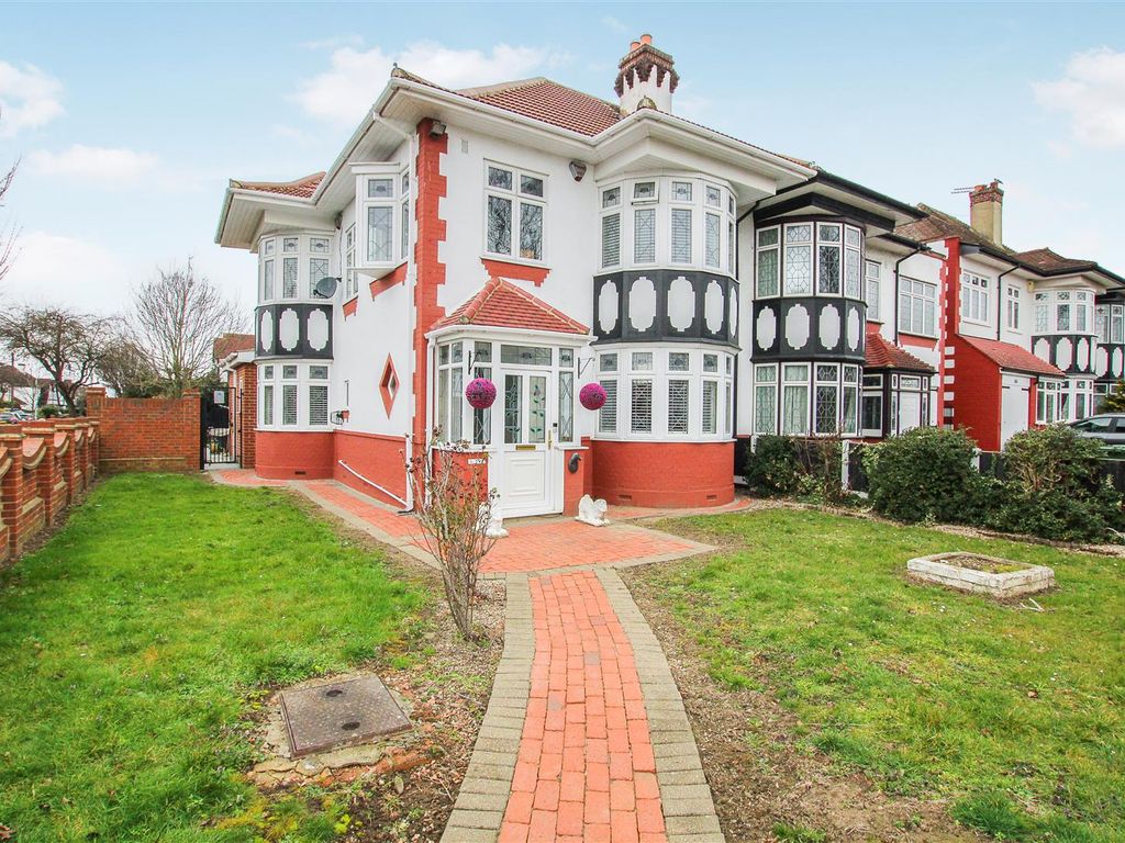 4 bed semidetached house for sale in Corbets Tey Road, Upminster RM14