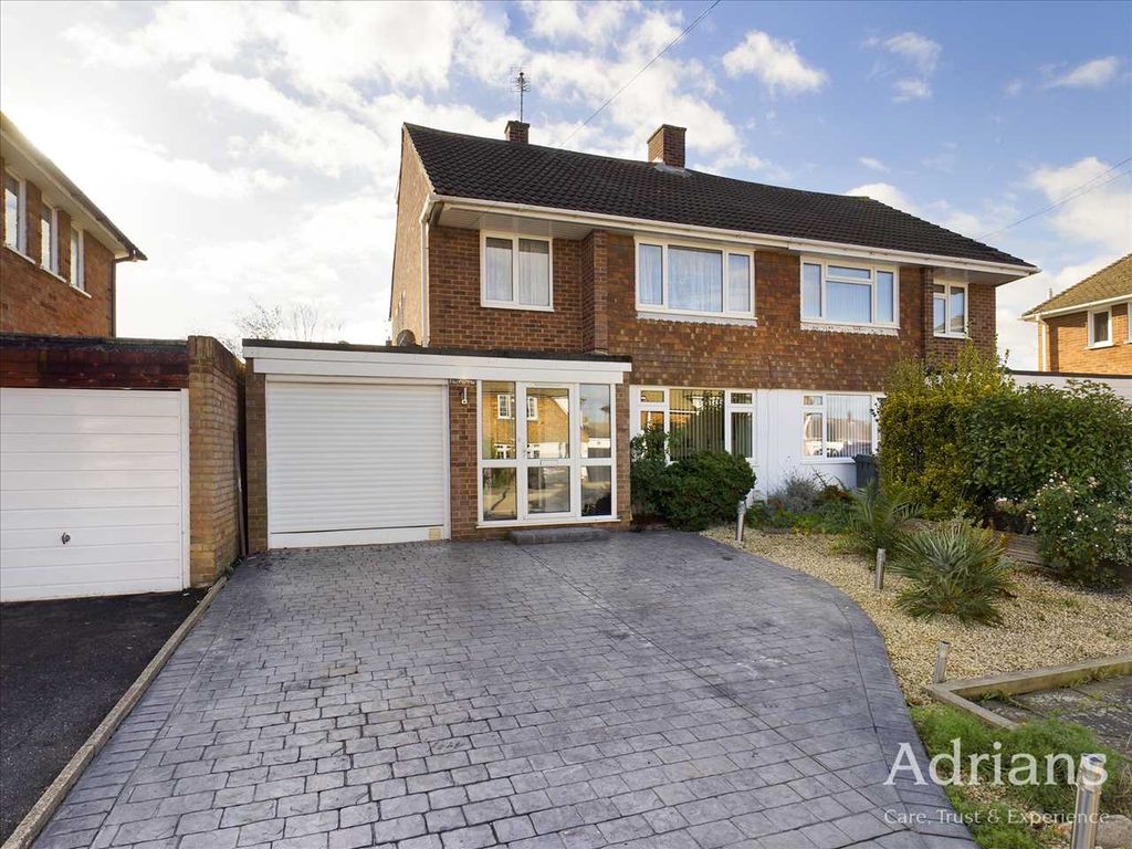 Priory Close, Beechenlea, Chelmsford CM1  