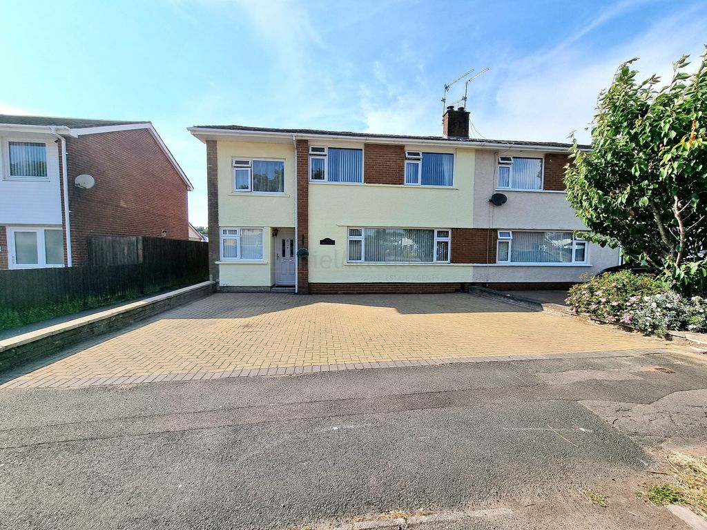 5 bed semidetached house for sale in Harlech Drive, Dinas Powys CF64