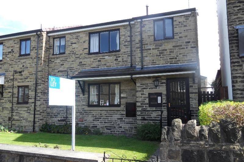 2 bed flat to rent in Town Street, Horsforth, Leeds, West Yorkshire, UK