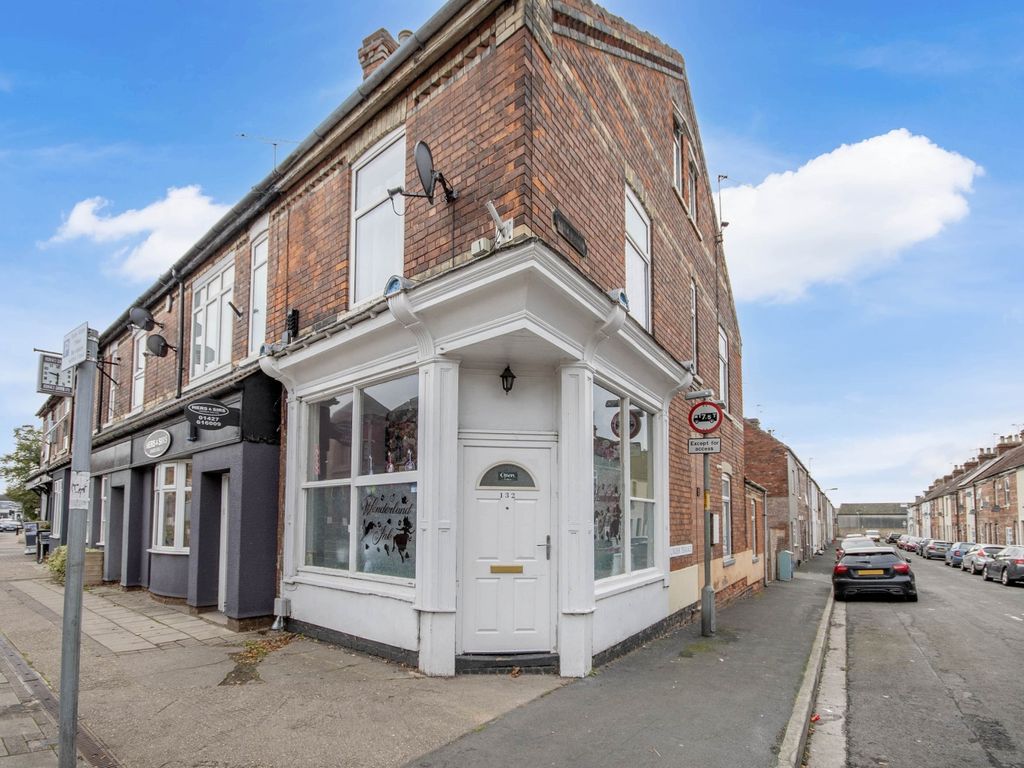 3 bed end terrace house for sale in Trinity Street, Gainsborough DN21