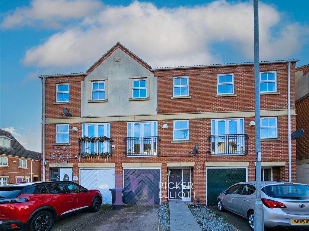 3 bed town house for sale in Richmond Gate, Hinckley LE10, £225,000