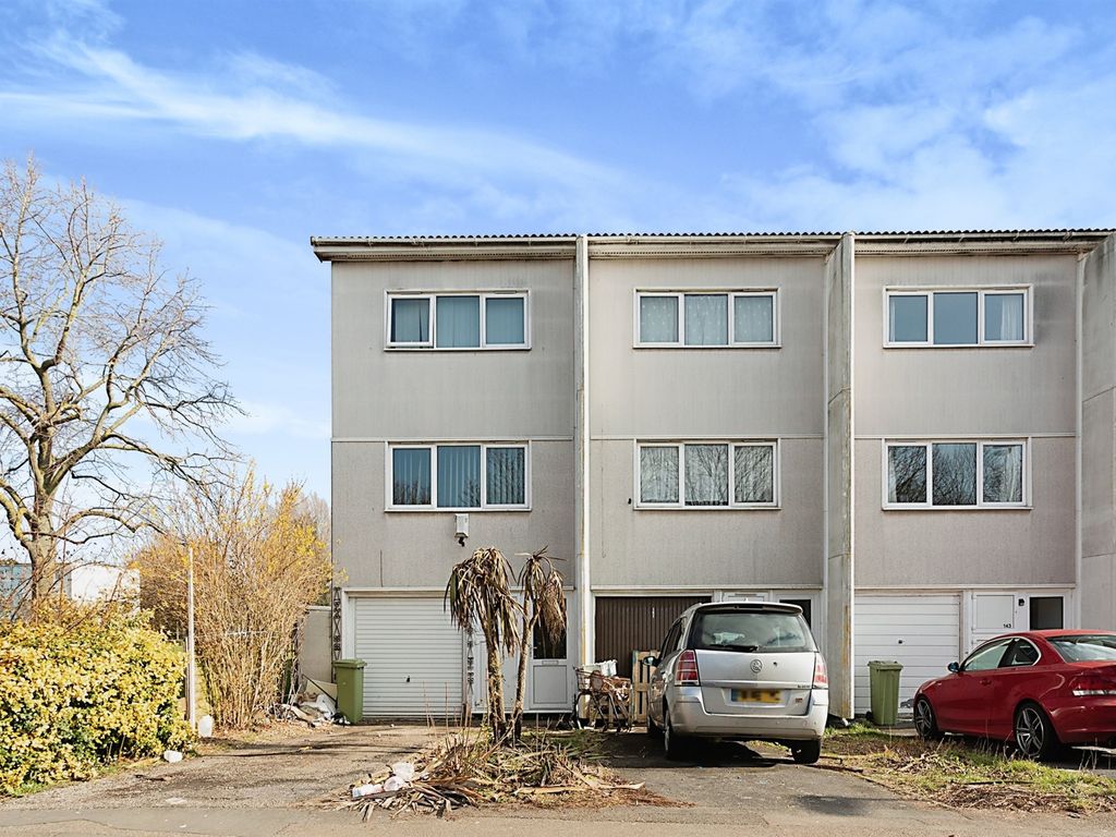 3 bed end terrace house for sale in Broadlands, Netherfield, Milton