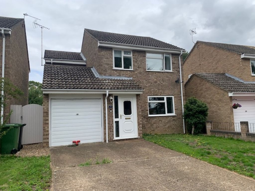 4 bed detached house for sale in Tennyson Way, Thetford IP24, £300,000