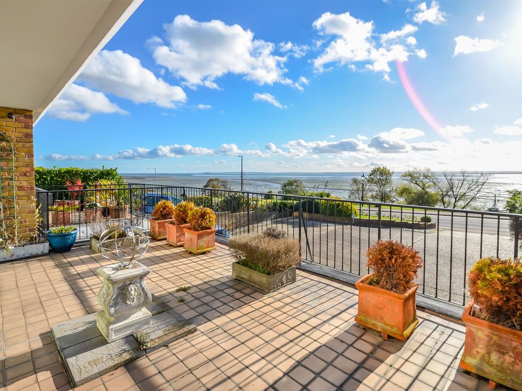 2 bed flat for sale in Cliff Parade, LeighOnSea SS9, £625,000 Zoopla