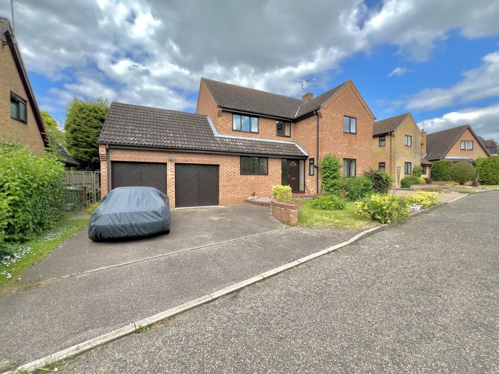 4 bed detached house for sale in Lingwood Park, Longthorpe PE3, £