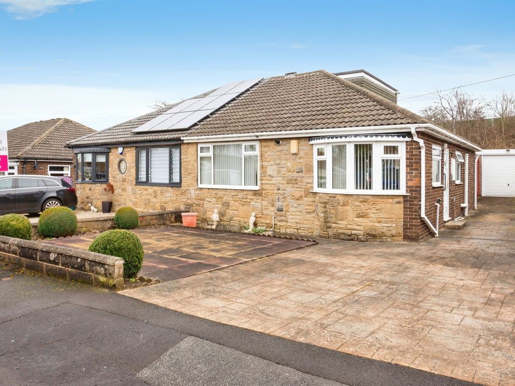 3 bed semidetached bungalow for sale in Grove Park, Calder Grove