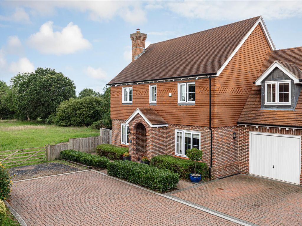 4 bed detached house for sale in Woodlands Close, Merstham, Redhill RH1